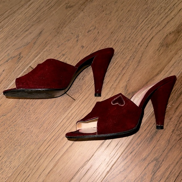 Vintage Suede Heels with a heart detail - Picture 2 of 2